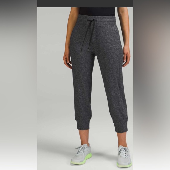 EUC Ready to Rulu High-Rise Cropped Jogger Heathered Raceway Grey/Black Size 8 - Picture 1 of 9
